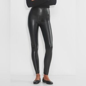 Women’s Aritzia Wilfred Free Black Faux vegan Leather Leggings size xs.